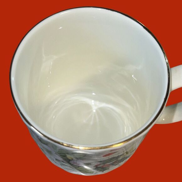 Vintage Duchess Winter 411 English Bone China Mug Christmas Holiday Pine Cones - Picture 2 of 4